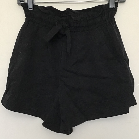 H&M Size: 4 Black Tie-Waist Shorts 100% Lyocell Excellent Condition with Pockets - Picture 1 of 5